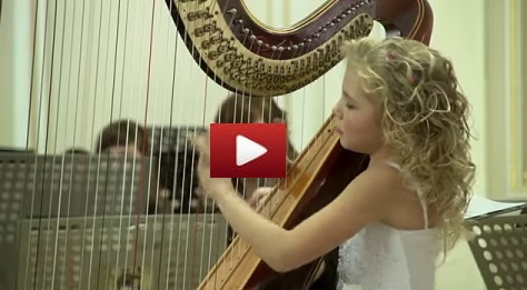 Босоо ятгыг уянгалуулагч бяцхан охин